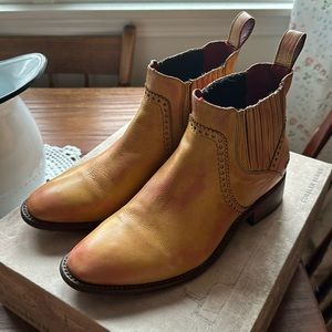 Like New Bed Stu Ellice Boots